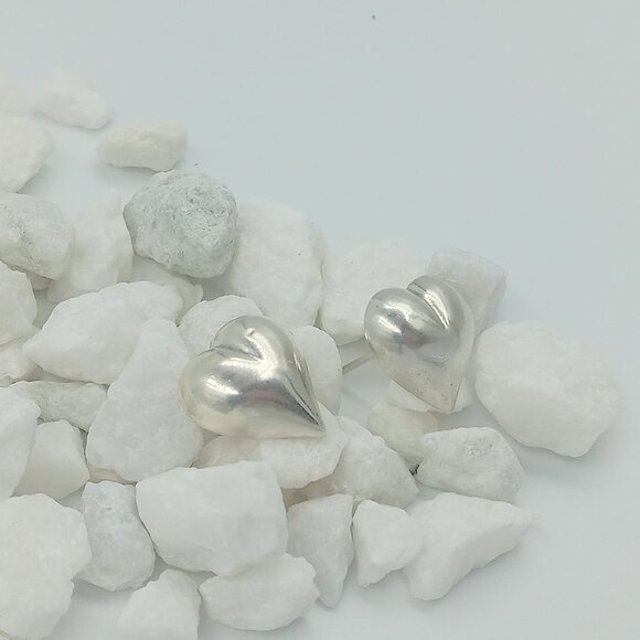 Vintage Sterling Silver Puff Heart Earrings - Picture 3 of 10